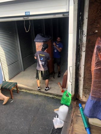 Efficient movers loading boxes quickly in New Jersey